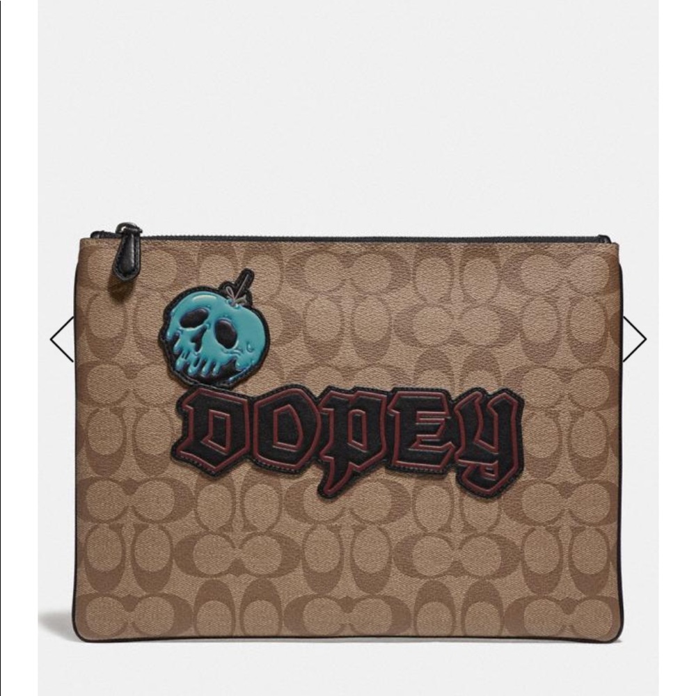 Disney XL Clutch